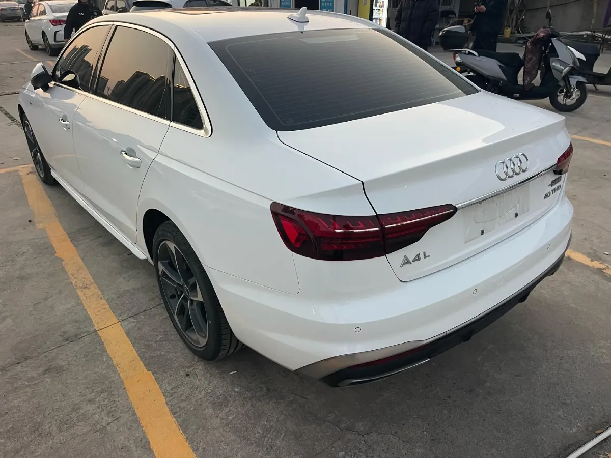 2023 Audi A4L 2.0T 190HP L4 7DCT,autocango,china used car exporter,china ev exporter,chinese used car exporter,chinese used ev exporter