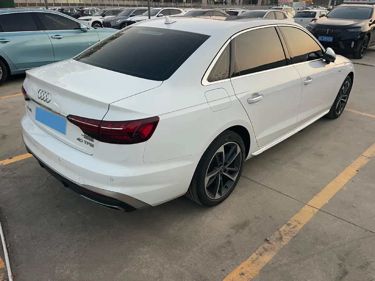2023 Audi A4L 2.0T 190HP L4 7DCT,autocango,china used car exporter,china ev exporter,chinese used car exporter,chinese used ev exporter