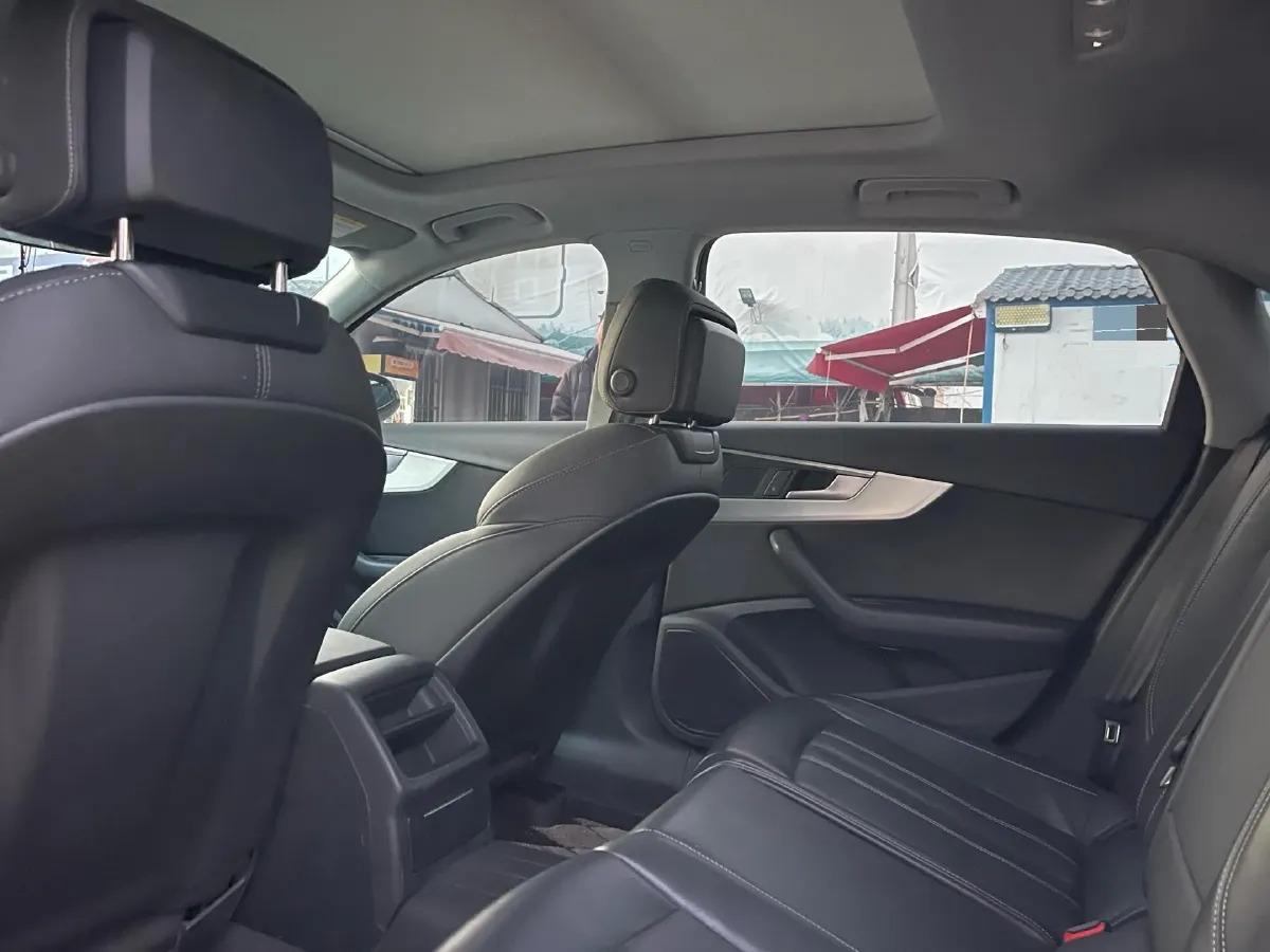 2023 Audi A4L 2.0T 190HP L4 7DCT,autocango,china used car exporter,china ev exporter,chinese used car exporter,chinese used ev exporter