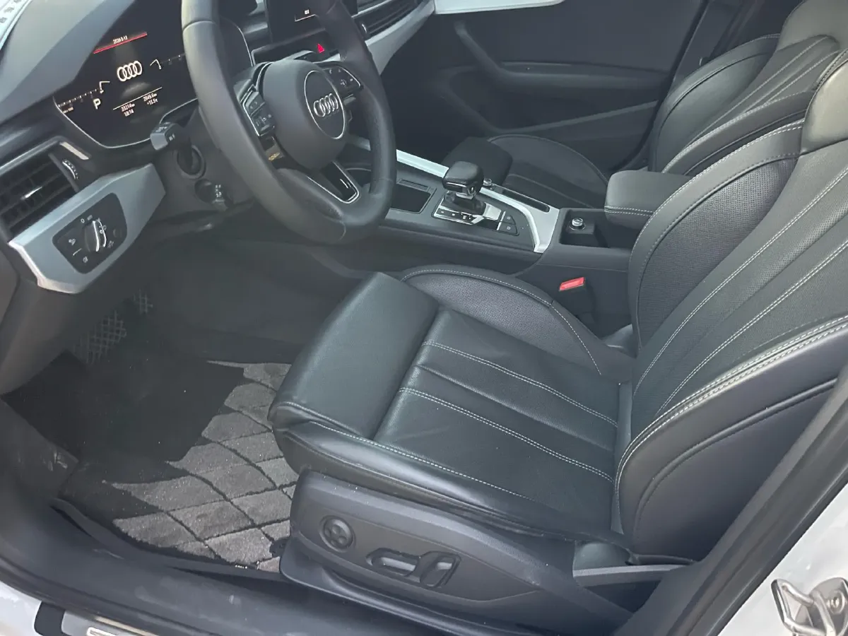 2023 Audi A4L 2.0T 190HP L4 7DCT,autocango,china used car exporter,china ev exporter,chinese used car exporter,chinese used ev exporter