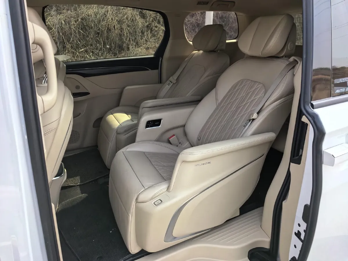 2022 Buick GL8 2.0T 237HP L4 9AT,autocango,china used car exporter,china ev exporter,chinese used car exporter,chinese used ev exporter