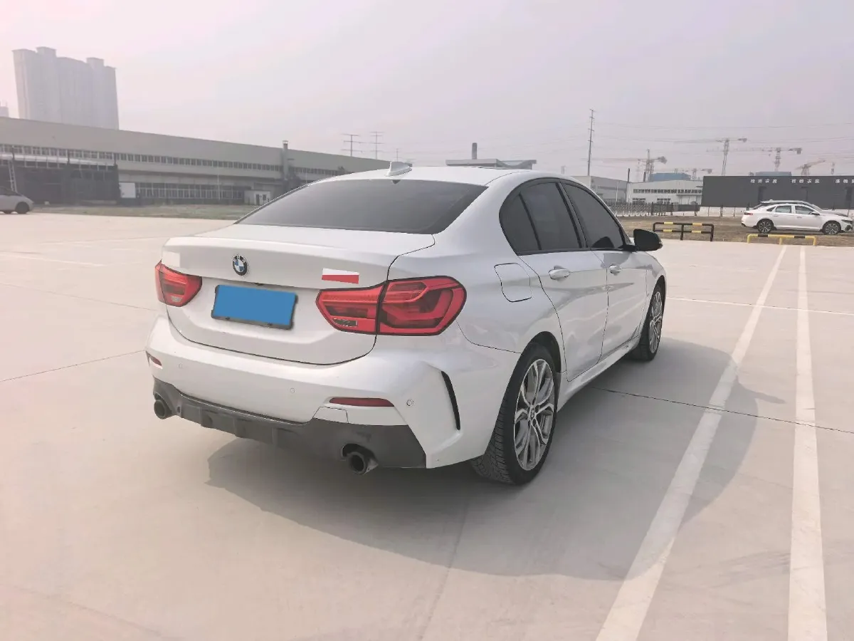 2022 BMW 1 Series 2.0T 192HP L4 7DCT,autocango,china used car exporter,china ev exporter,chinese used car exporter,chinese used ev exporter