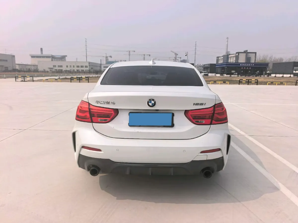 2022 BMW 1 Series 2.0T 192HP L4 7DCT,autocango,china used car exporter,china ev exporter,chinese used car exporter,chinese used ev exporter