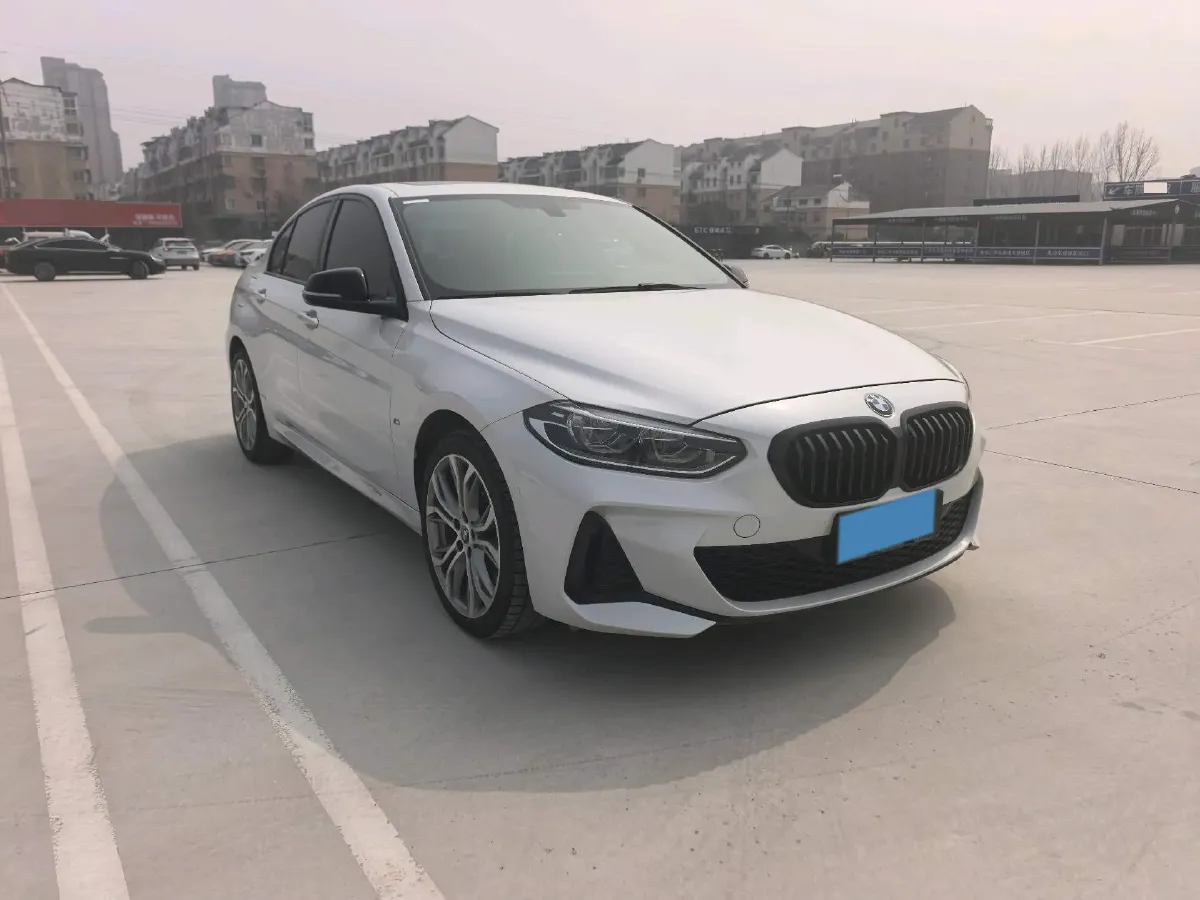 2022 BMW 1 Series 2.0T 192HP L4 7DCT,autocango,china used car exporter,china ev exporter,chinese used car exporter,chinese used ev exporter