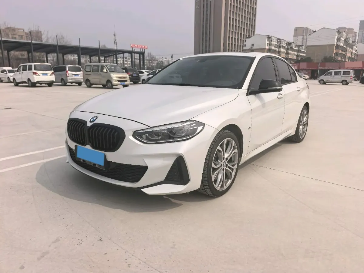 2022 BMW 1 Series 2.0T 192HP L4 7DCT,autocango,china used car exporter,china ev exporter,chinese used car exporter,chinese used ev exporter