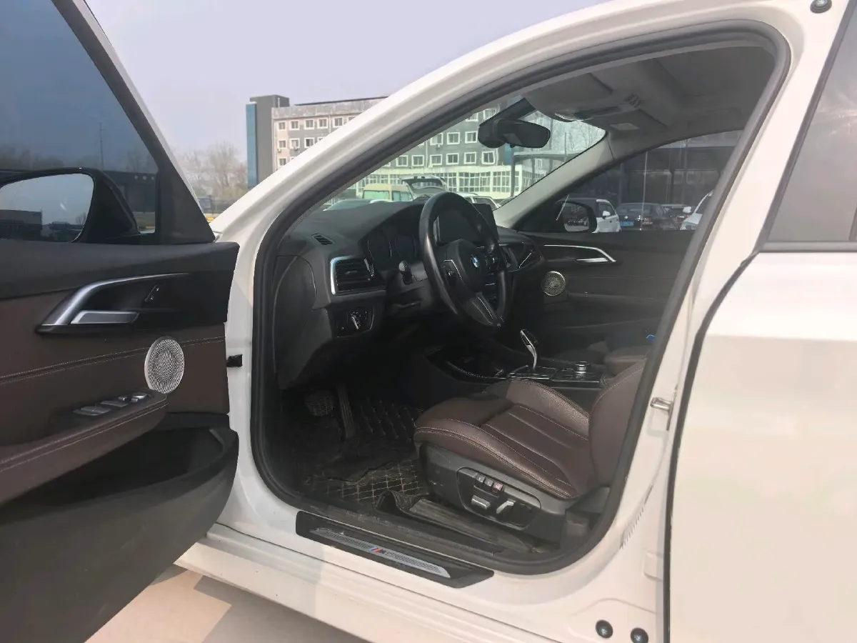 2022 BMW 1 Series 2.0T 192HP L4 7DCT,autocango,china used car exporter,china ev exporter,chinese used car exporter,chinese used ev exporter