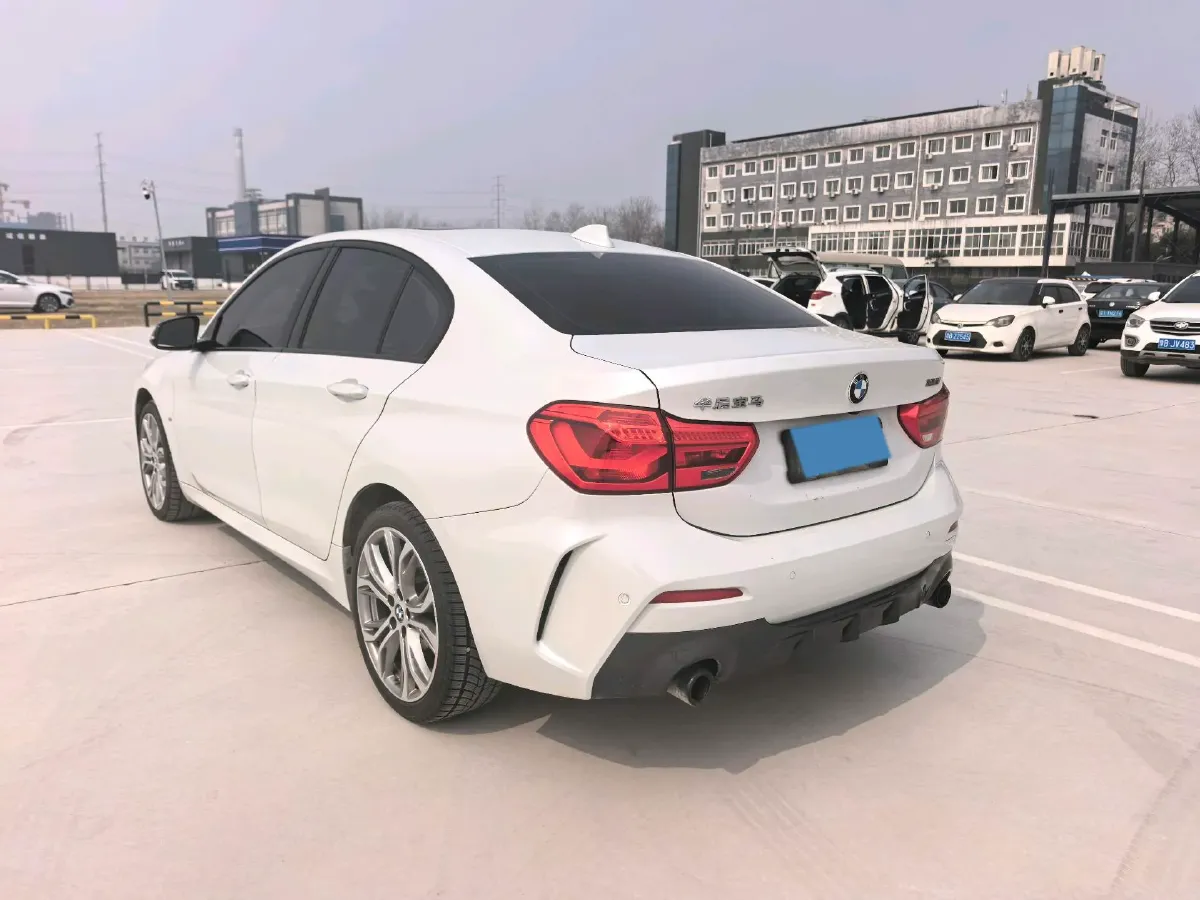 2022 BMW 1 Series 2.0T 192HP L4 7DCT,autocango,china used car exporter,china ev exporter,chinese used car exporter,chinese used ev exporter