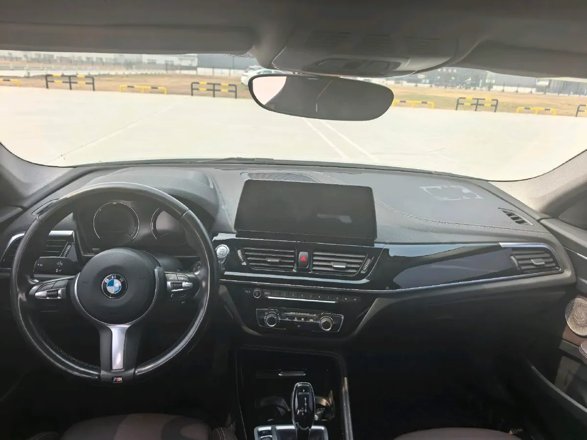 2022 BMW 1 Series 2.0T 192HP L4 7DCT,autocango,china used car exporter,china ev exporter,chinese used car exporter,chinese used ev exporter