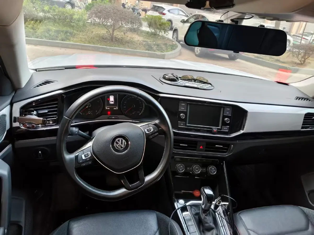 2019 Jeep Cherokee 2.0T 234HP L4 9AT,autocango,china used car exporter,china ev exporter,chinese used car exporter,chinese used ev exporter