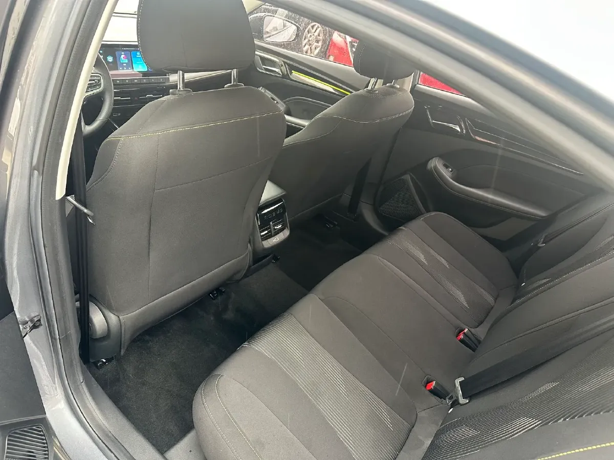 2021 Roewe i5 1.5L 120HP L4 CVT,autocango,china used car exporter,china ev exporter,chinese used car exporter,chinese used ev exporter