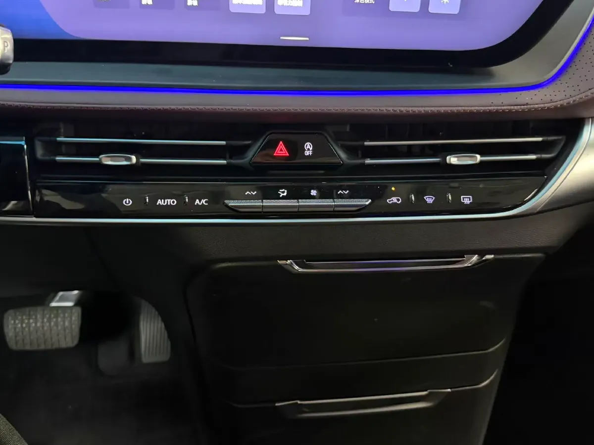 2025 Buick Century 2.0T 237HP L4 9AT,autocango,china used car exporter,china ev exporter,chinese used car exporter,chinese used ev exporter