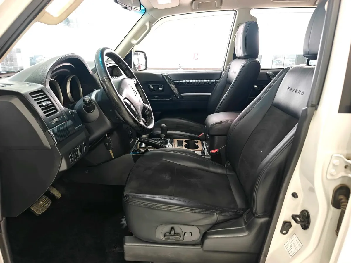 2018 Mitsubishi Pajero 3.0L 174HP V6 5AT,autocango,china used car exporter,china ev exporter,chinese used car exporter,chinese used ev exporter