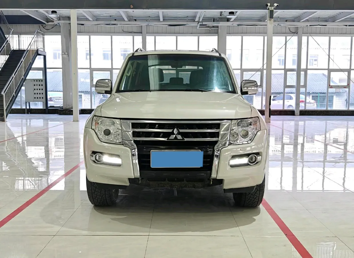 2018 Mitsubishi Pajero 3.0L 174HP V6 5AT,autocango,china used car exporter,china ev exporter,chinese used car exporter,chinese used ev exporter