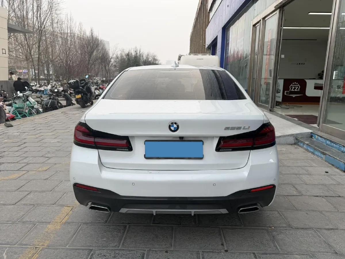 2022 BMW 5 Series 2.0T 184HP L4 8AT,autocango,china used car exporter,china ev exporter,chinese used car exporter,chinese used ev exporter