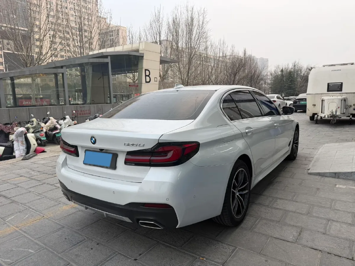 2022 BMW 5 Series 2.0T 184HP L4 8AT,autocango,china used car exporter,china ev exporter,chinese used car exporter,chinese used ev exporter