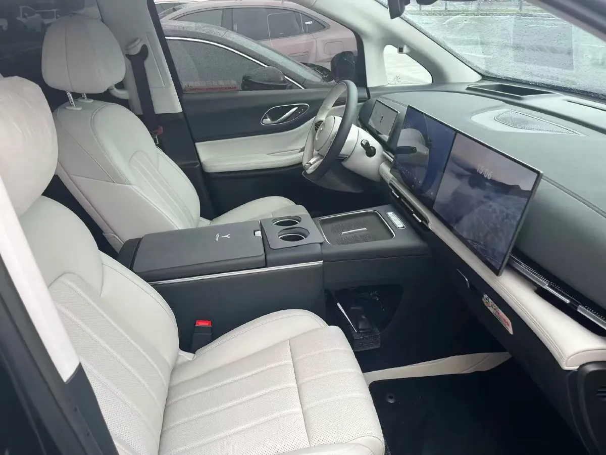 2025 Voyah Dream 1.5T 150HP L4 PHEV 41.7KWH,autocango,china used car exporter,china ev exporter,chinese used car exporter,chinese used ev exporter