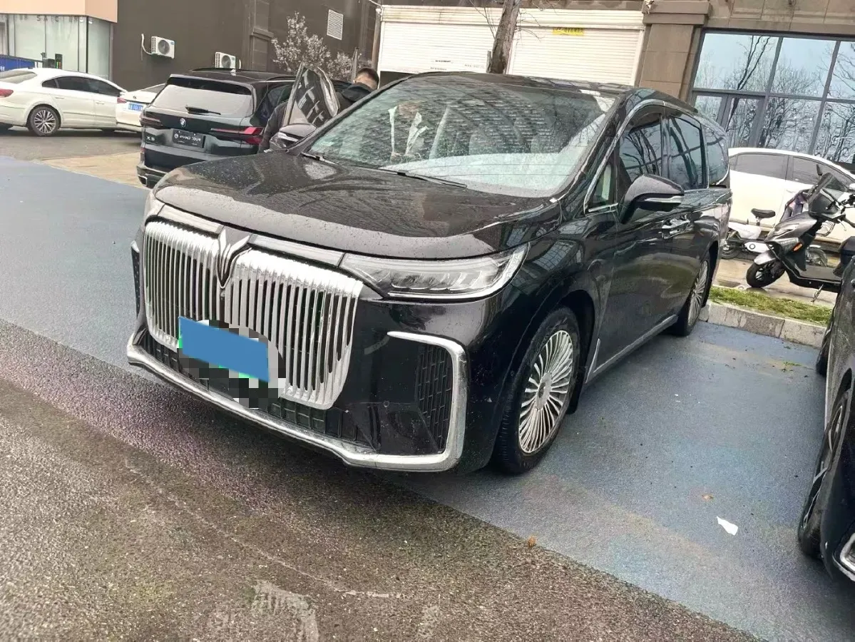 2025 Voyah Dream 1.5T 150HP L4 PHEV 41.7KWH,autocango,china used car exporter,china ev exporter,chinese used car exporter,chinese used ev exporter