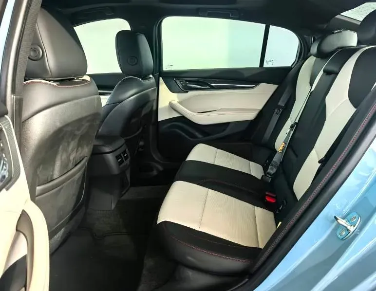 2025 Cadillac CT5 2.0T 237HP L4 10AT,autocango,china used car exporter,china ev exporter,chinese used car exporter,chinese used ev exporter