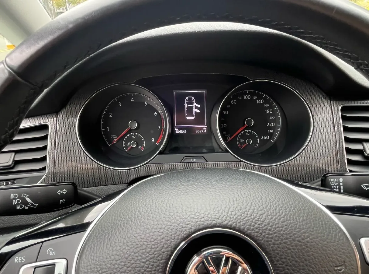 2016 Volkswagen Golf Sportsvan 1.4T 131HP L4 5MT,autocango,china used car exporter,china ev exporter,chinese used car exporter,chinese used ev exporter