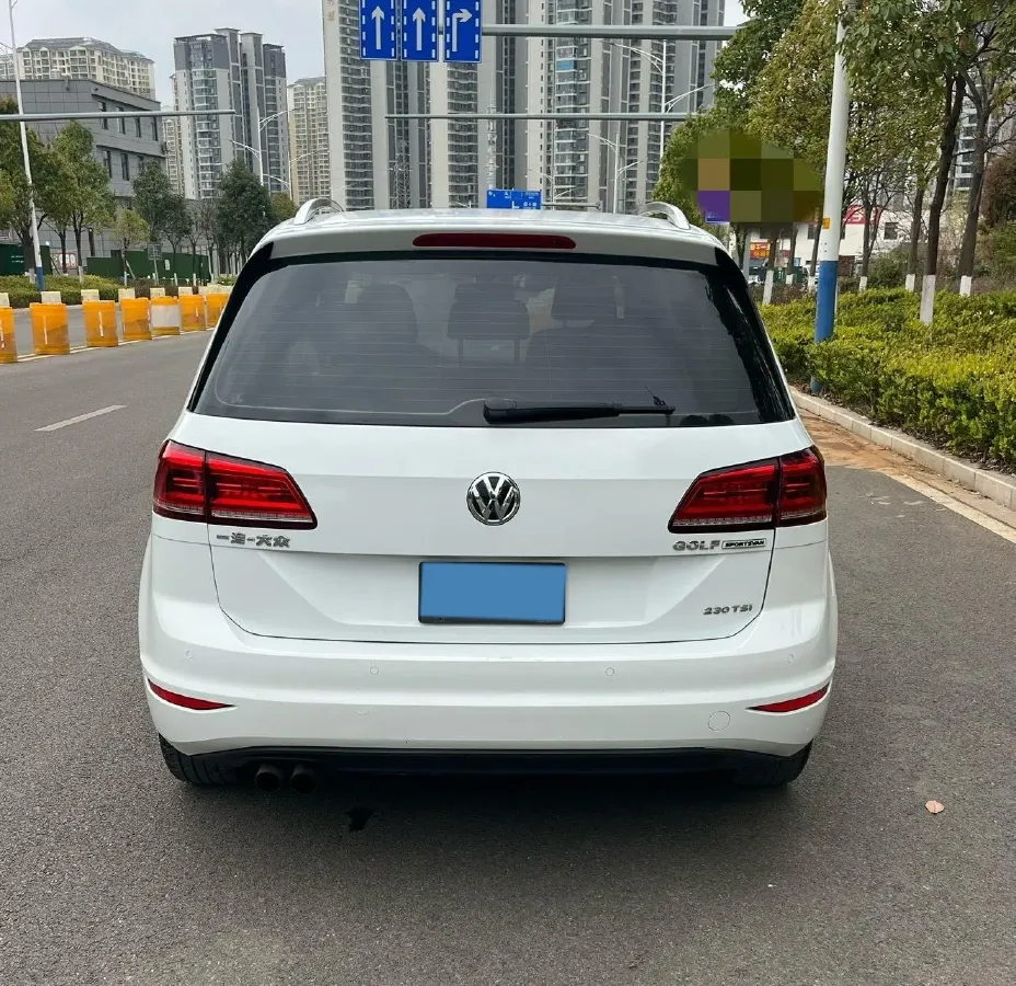 2016 Volkswagen Golf Sportsvan 1.4T 131HP L4 5MT,autocango,china used car exporter,china ev exporter,chinese used car exporter,chinese used ev exporter