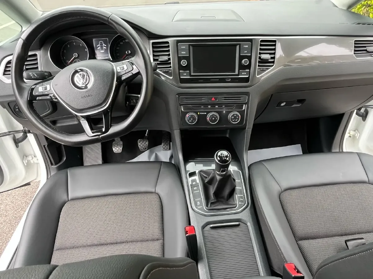 2016 Volkswagen Golf Sportsvan 1.4T 131HP L4 5MT,autocango,china used car exporter,china ev exporter,chinese used car exporter,chinese used ev exporter