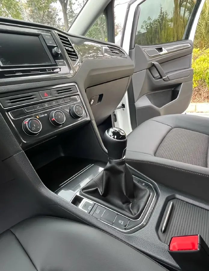 2016 Volkswagen Golf Sportsvan 1.4T 131HP L4 5MT,autocango,china used car exporter,china ev exporter,chinese used car exporter,chinese used ev exporter