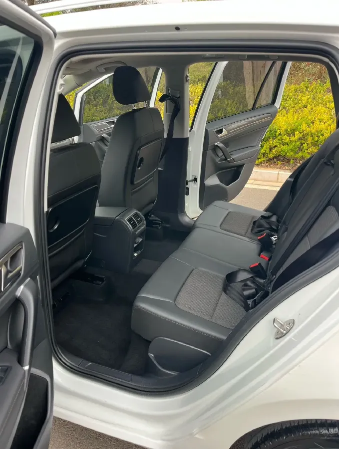 2016 Volkswagen Golf Sportsvan 1.4T 131HP L4 5MT,autocango,china used car exporter,china ev exporter,chinese used car exporter,chinese used ev exporter