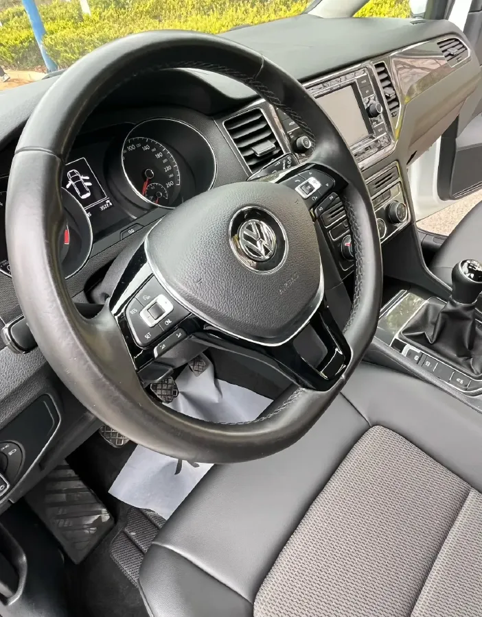 2016 Volkswagen Golf Sportsvan 1.4T 131HP L4 5MT,autocango,china used car exporter,china ev exporter,chinese used car exporter,chinese used ev exporter