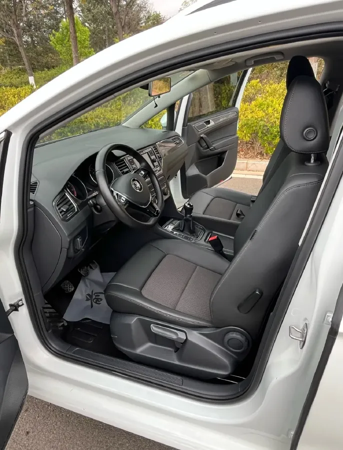 2016 Volkswagen Golf Sportsvan 1.4T 131HP L4 5MT,autocango,china used car exporter,china ev exporter,chinese used car exporter,chinese used ev exporter