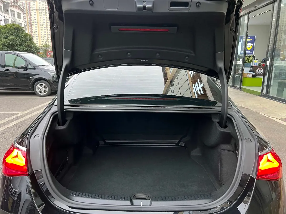 2024 Mercedes-Benz E Class 2.0T 204HP L4 9AT,autocango,china used car exporter,china ev exporter,chinese used car exporter,chinese used ev exporter