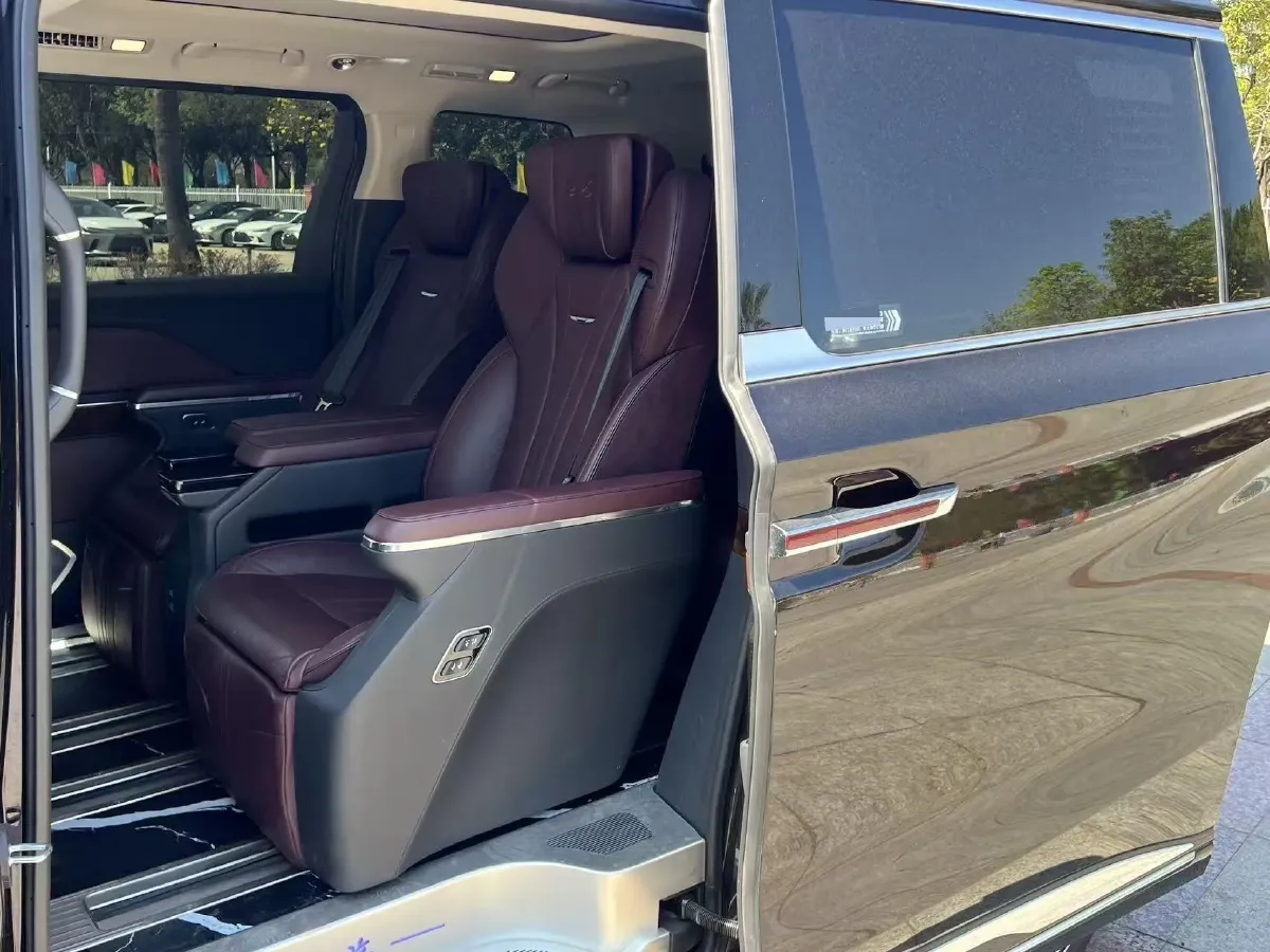 2023 HongQi HQ9 2.0T 252HP L4 8AT,autocango,china used car exporter,china ev exporter,chinese used car exporter,chinese used ev exporter