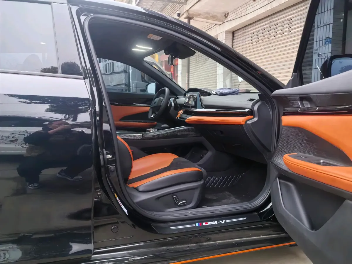 2023 ChangAn UNI-V 1.5T 188HP L4 7DCT,autocango,china used car exporter,china ev exporter,chinese used car exporter,chinese used ev exporter