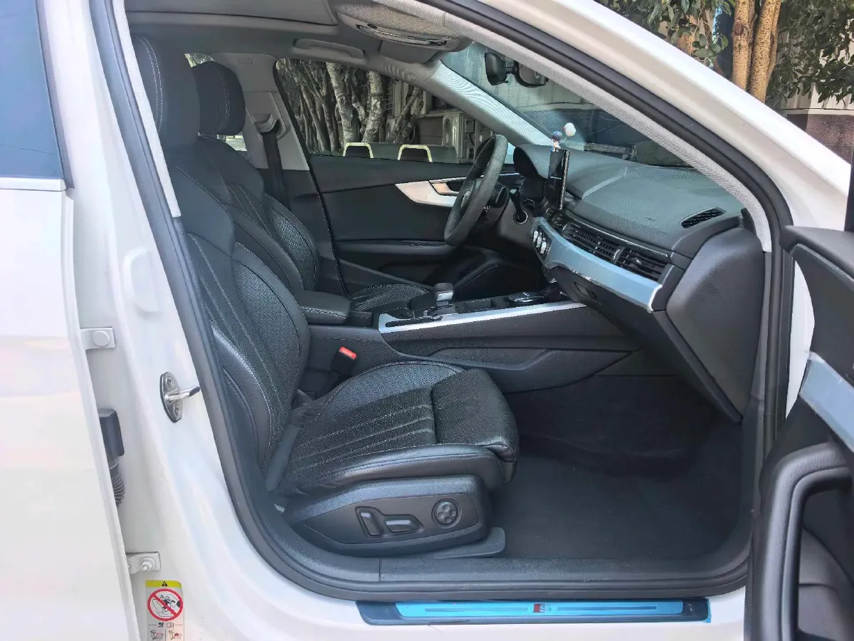 2020 Audi A4L 2.0T 190HP L4 7DCT,autocango,china used car exporter,china ev exporter,chinese used car exporter,chinese used ev exporter