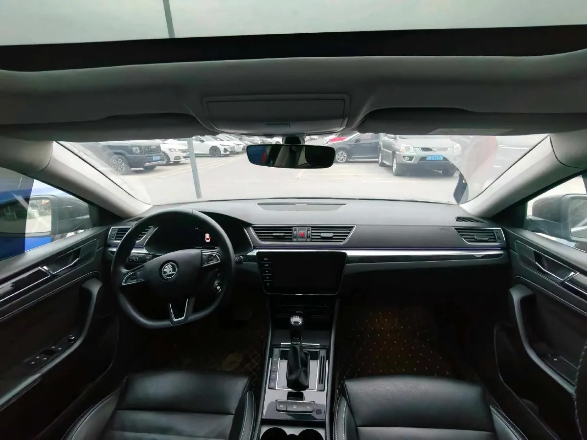 2022 Skoda Superb 2.0T 186HP L4 7DCT,autocango,china used car exporter,china ev exporter,chinese used car exporter,chinese used ev exporter