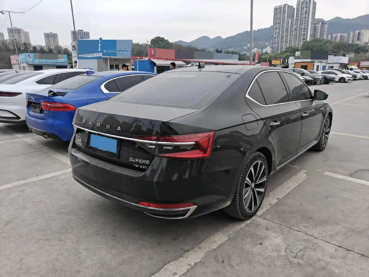 2022 Skoda Superb 2.0T 186HP L4 7DCT,autocango,china used car exporter,china ev exporter,chinese used car exporter,chinese used ev exporter