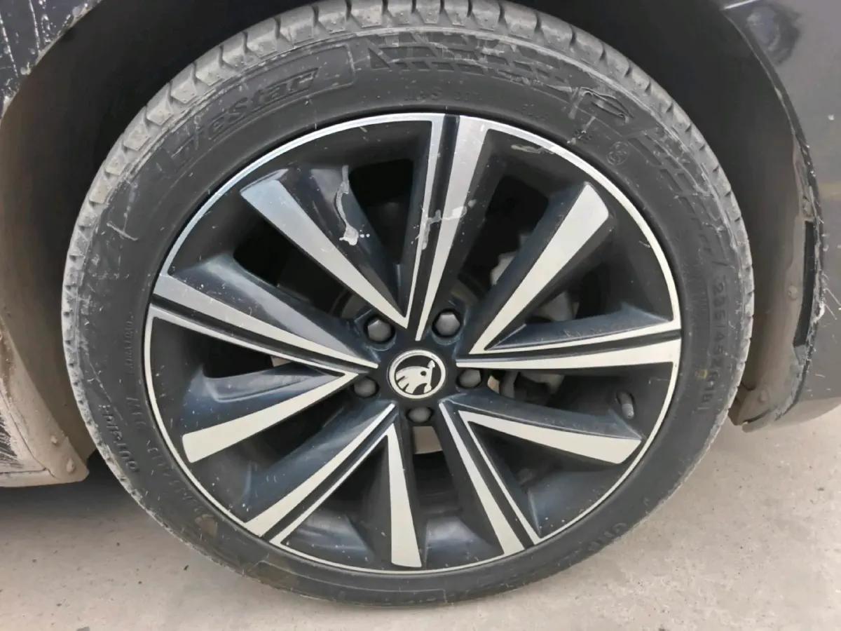 2022 Skoda Superb 2.0T 186HP L4 7DCT,autocango,china used car exporter,china ev exporter,chinese used car exporter,chinese used ev exporter