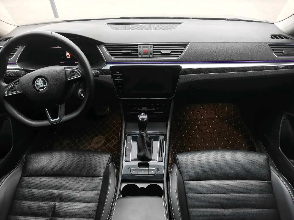 2022 Skoda Superb 2.0T 186HP L4 7DCT,autocango,china used car exporter,china ev exporter,chinese used car exporter,chinese used ev exporter