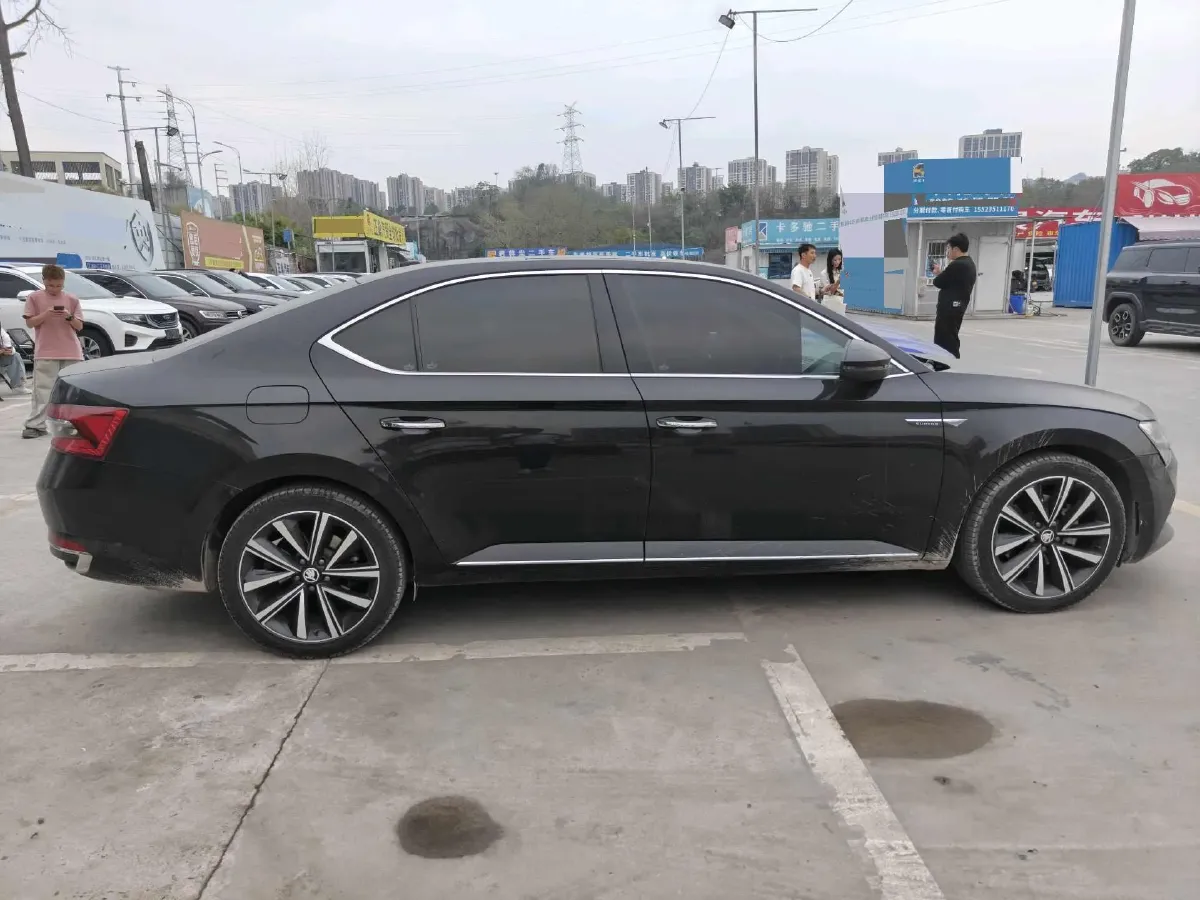 2022 Skoda Superb 2.0T 186HP L4 7DCT,autocango,china used car exporter,china ev exporter,chinese used car exporter,chinese used ev exporter