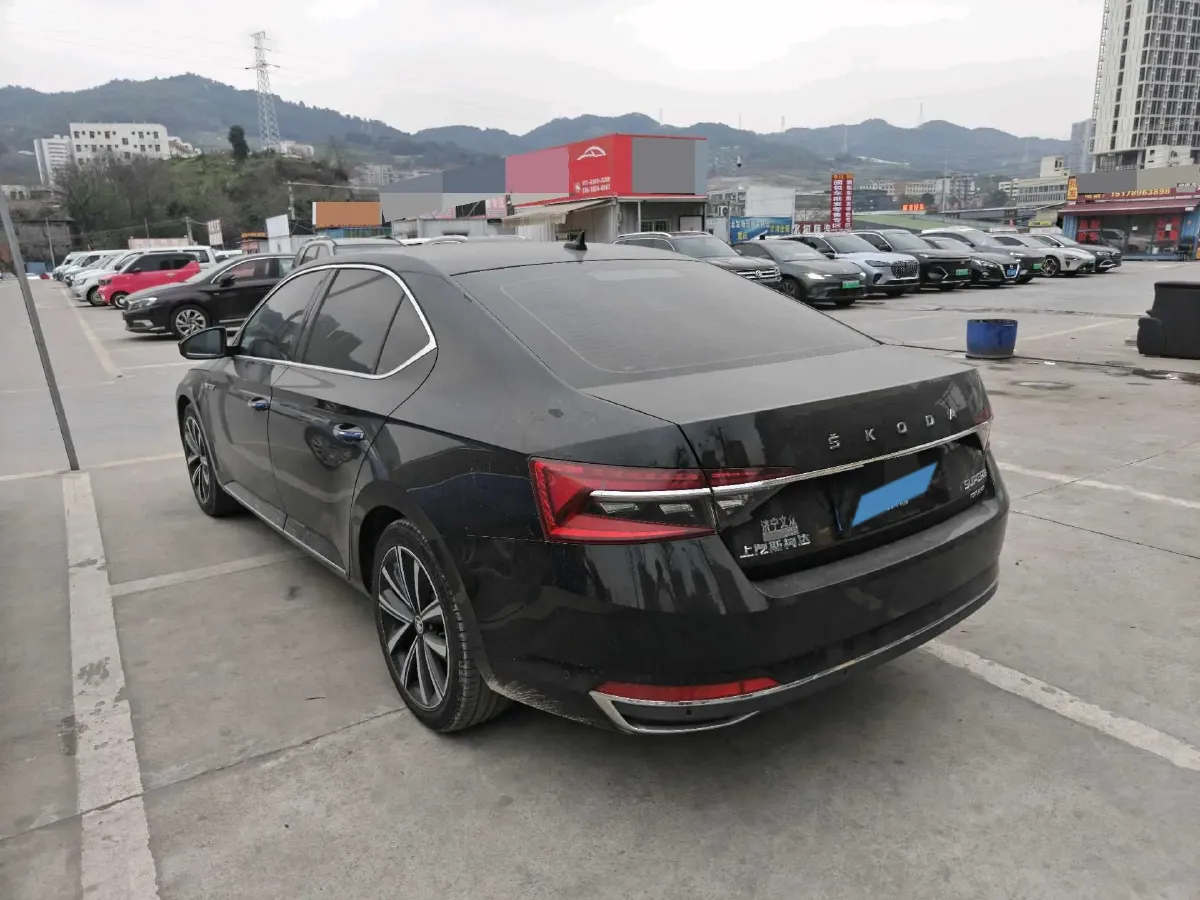2022 Skoda Superb 2.0T 186HP L4 7DCT,autocango,china used car exporter,china ev exporter,chinese used car exporter,chinese used ev exporter