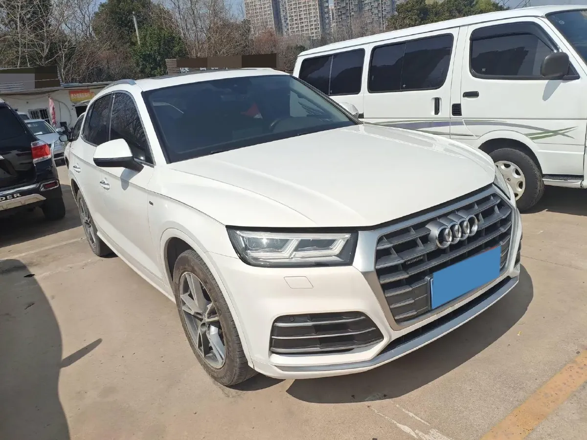 2020 Audi Q5L 2.0T 190HP L4 7DCT,autocango,china used car exporter,china ev exporter,chinese used car exporter,chinese used ev exporter