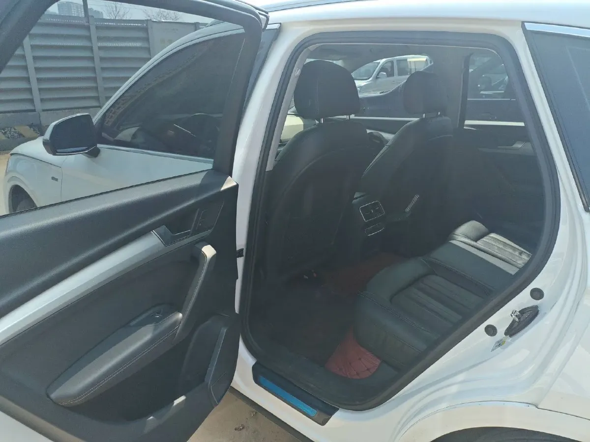 2020 Audi Q5L 2.0T 190HP L4 7DCT,autocango,china used car exporter,china ev exporter,chinese used car exporter,chinese used ev exporter