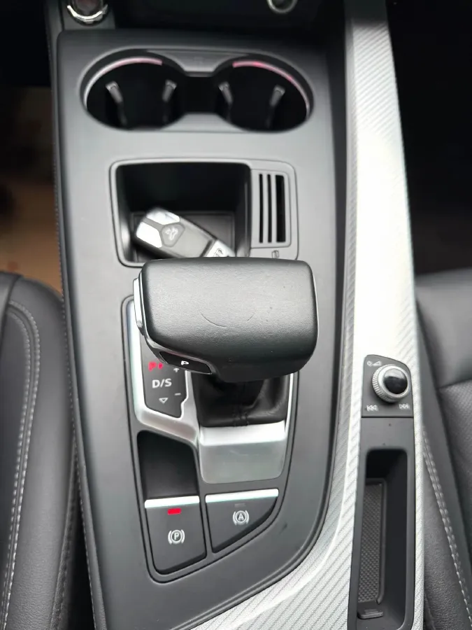 2020 Audi A4L 2.0T 190HP L4 7DCT,autocango,china used car exporter,china ev exporter,chinese used car exporter,chinese used ev exporter