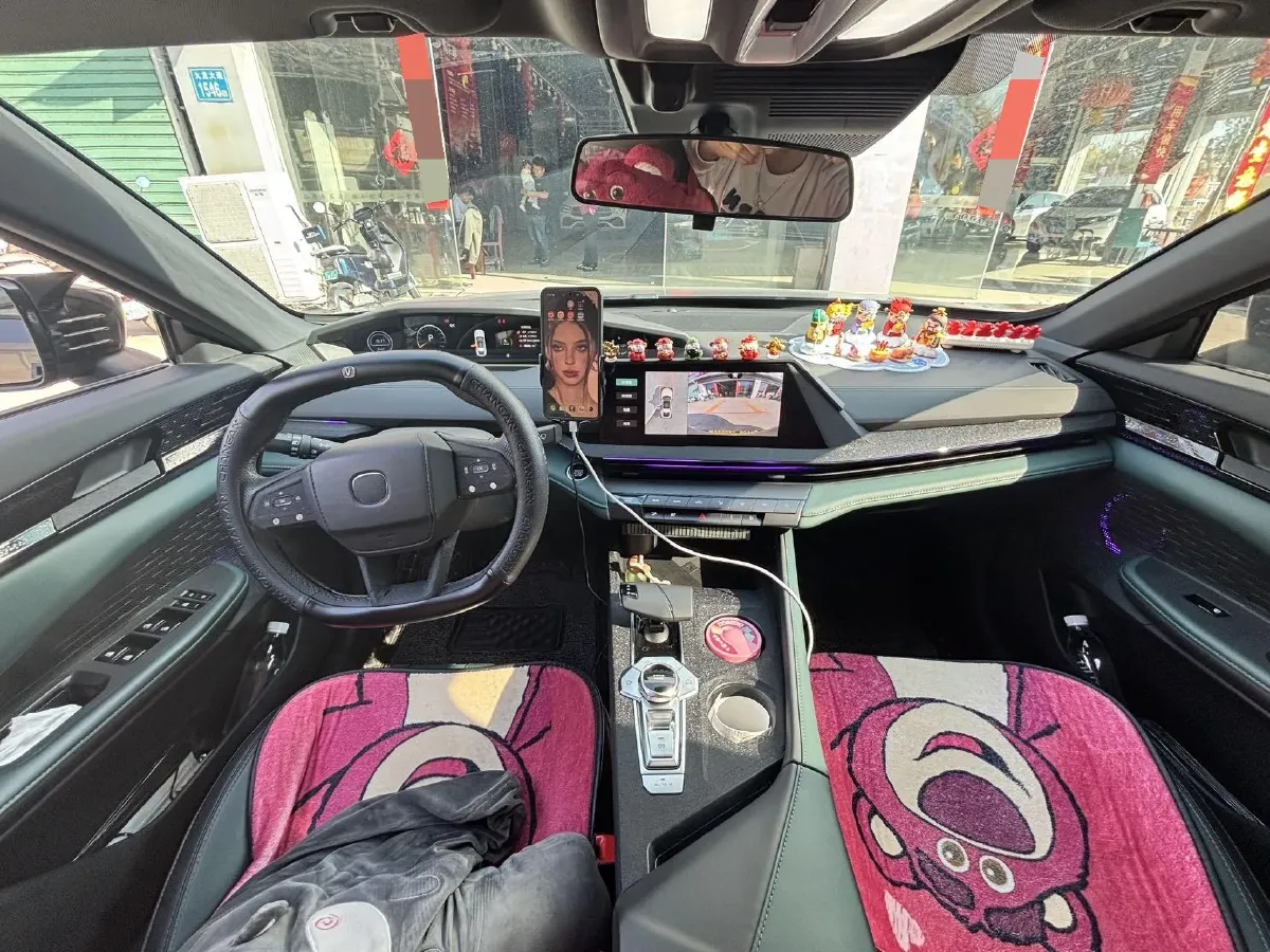 2024 ChangAn UNI-V iDD 1.5L 110HP L4 E-CVT PHEV 18.99KWH,autocango,china used car exporter,china ev exporter,chinese used car exporter,chinese used ev exporter