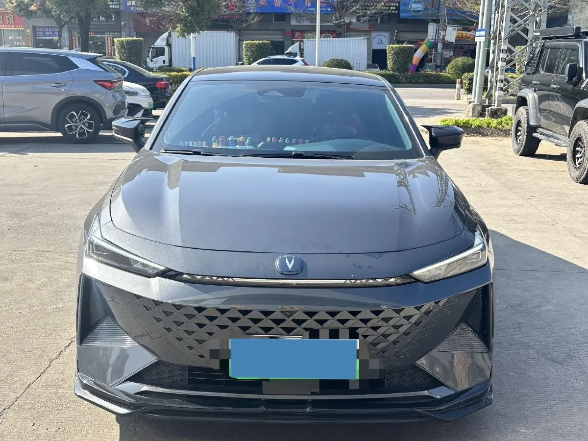 2024 ChangAn UNI-V iDD 1.5L 110HP L4 E-CVT PHEV 18.99KWH,autocango,china used car exporter,china ev exporter,chinese used car exporter,chinese used ev exporter