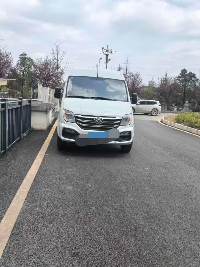 2024 MAXUS XinTu V80 2.0T 147HP L4 6MT,autocango,china used car exporter,china ev exporter,chinese used car exporter,chinese used ev exporter