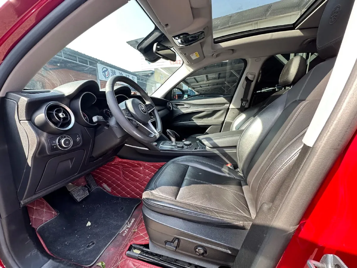 2017 Jaguar XE 2.0T 240HP L4 8AT,autocango,china used car exporter,china ev exporter,chinese used car exporter,chinese used ev exporter