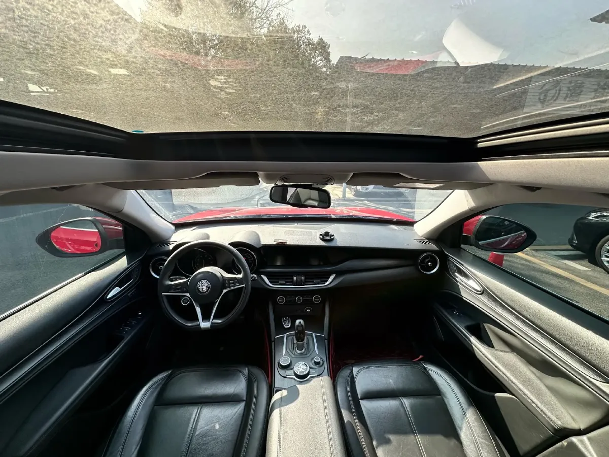 2017 Jaguar XE 2.0T 240HP L4 8AT,autocango,china used car exporter,china ev exporter,chinese used car exporter,chinese used ev exporter