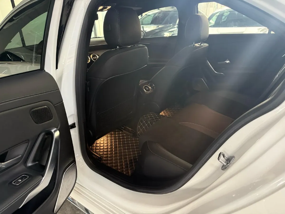 2020 Mercedes-Benz A Class 1.3T 163HP L4 7DCT,autocango,china used car exporter,china ev exporter,chinese used car exporter,chinese used ev exporter