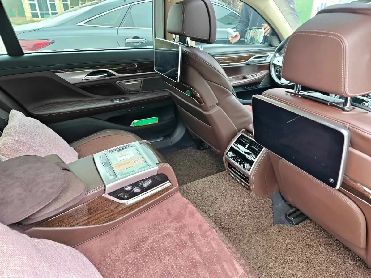 2019 BMW 7 Series 3.0T 340HP L6 8AT,autocango,china used car exporter,china ev exporter,chinese used car exporter,chinese used ev exporter