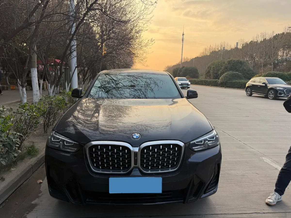 2022 BMW X4 2.0T 245HP L4 8AT,autocango,china used car exporter,china ev exporter,chinese used car exporter,chinese used ev exporter